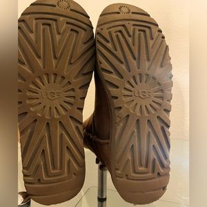 UGGS Double Bow Chestnut Women’s Size 9